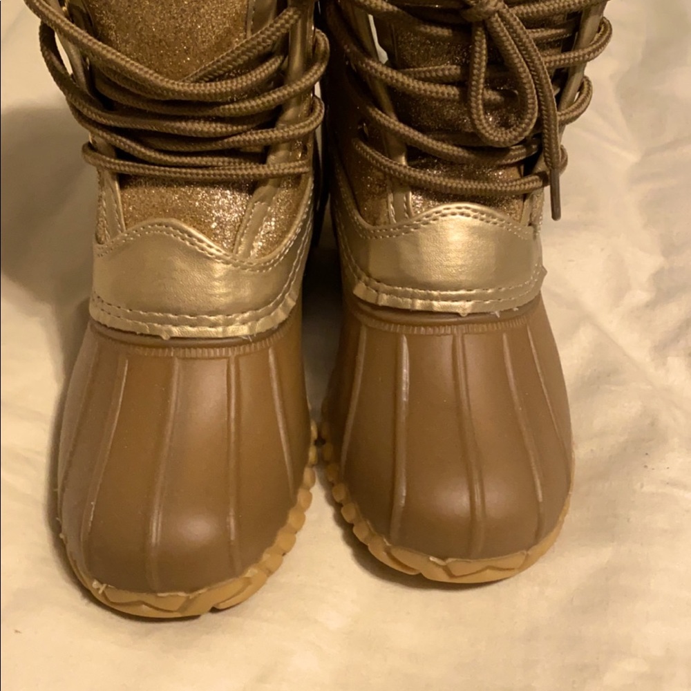 Girls duck boots